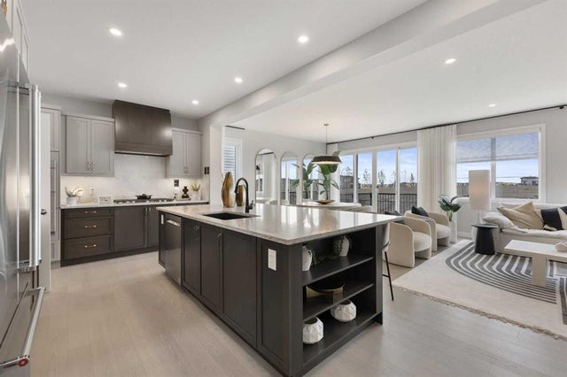 125 Corner Glen Avenue Ne, Calgary
