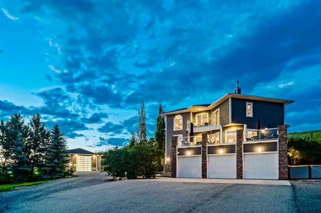 Residential Home for Sale in Rural Foothills County, Alberta