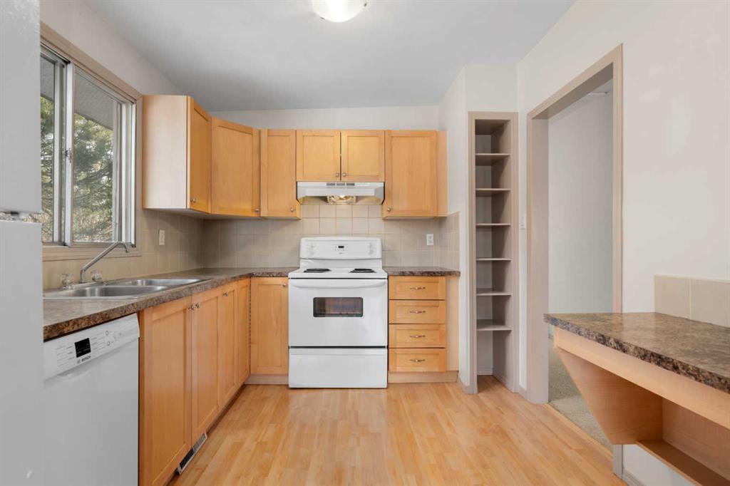 73 / 75 Dalton Bay Northwest, Calgary – Residential Duplex Listing Photo 4