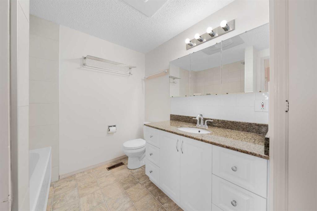 73 / 75 Dalton Bay Northwest, Calgary – Residential Duplex Listing Photo 6