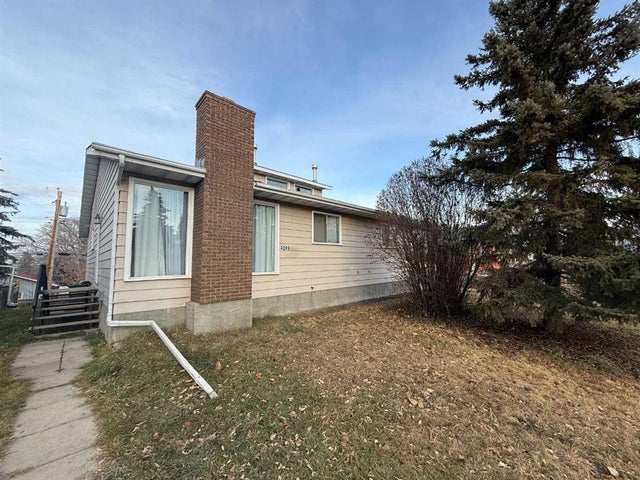 4206, 4208 44 Street, Ponoka