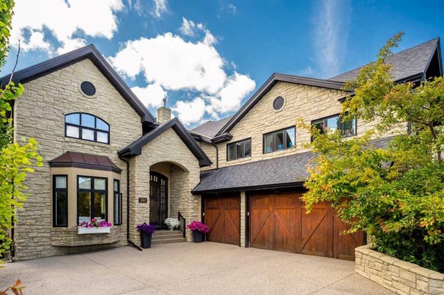 2767 77 Street Sw, Calgary