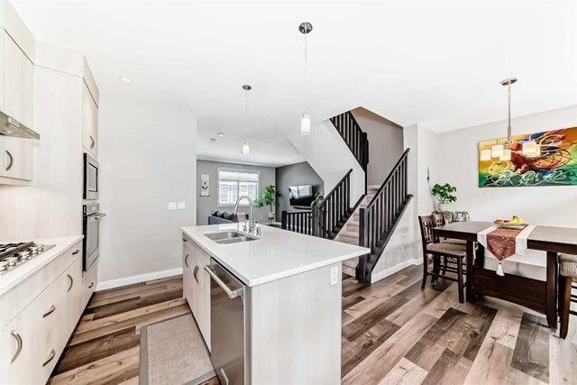 209 Wentworth Row Sw, Calgary