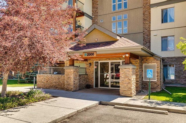 Okotoks Home for Sale: Residential Listing in Crystal Shores