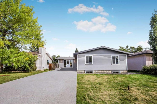 10604 Oakmoor Way Sw, Calgary