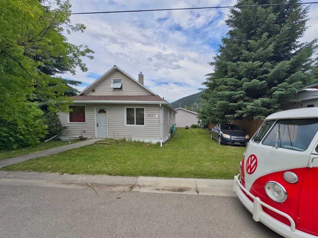 13205 15 Avenue, Blairmore