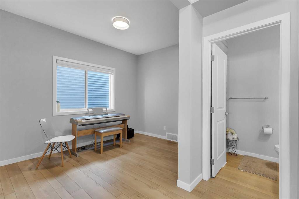 672 Walgrove Boulevard Southeast, Calgary – Residential Detached Listing Photo 6