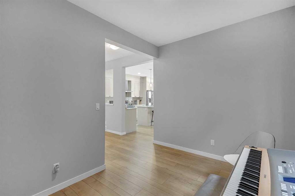 672 Walgrove Boulevard Southeast, Calgary – Residential Detached Listing Photo 7