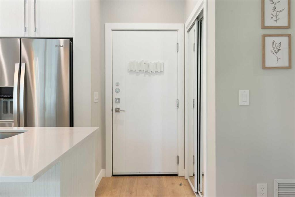 110, 383 Smith Street Northwest, Calgary – Residential Apartment Listing Photo 4