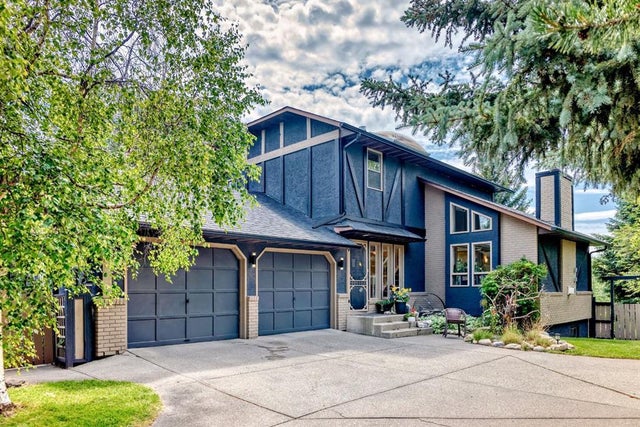 Cochrane Home for Sale: Residential Listing in Glenbow
