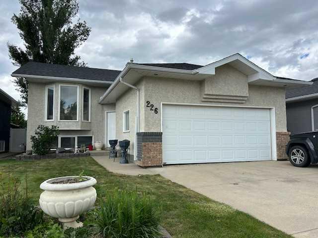 226 Heritage Close W, Lethbridge