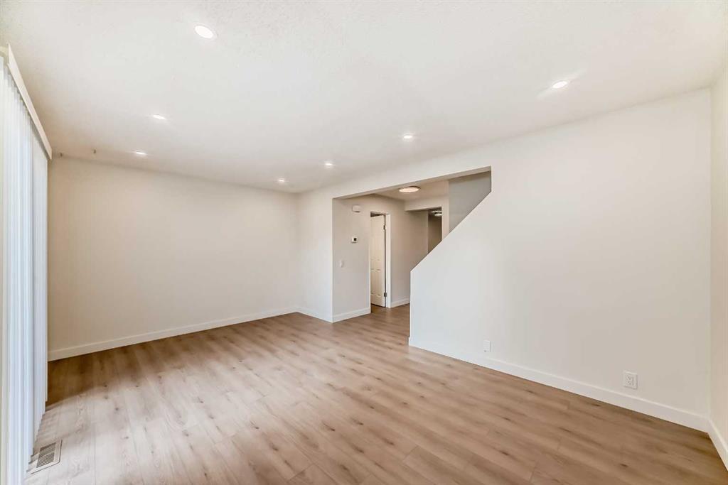 32, 1515 Falconridge Drive Northeast, Calgary – Residential Row/Townhouse Listing Photo 11