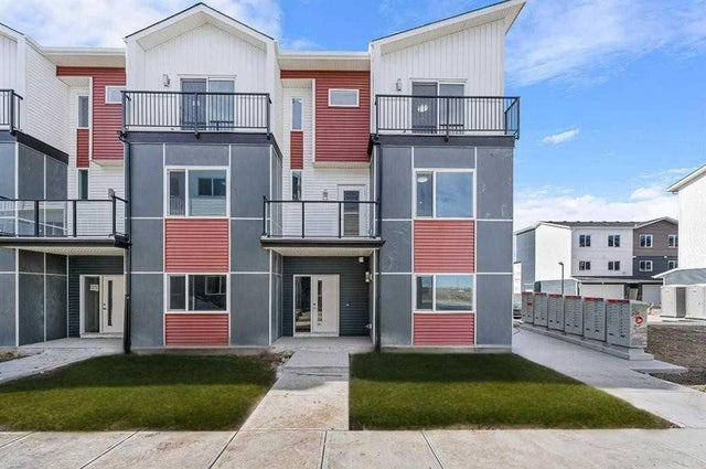 828 Red Sky Villas Ne, Calgary