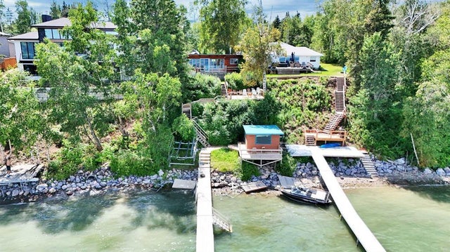 57 Grand Avenue, Norglenwold