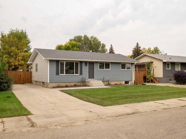1818 10a Street, Coaldale