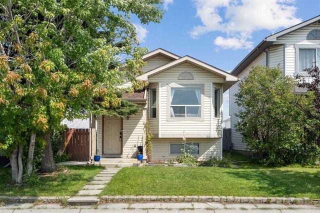 Photo for MLS®# A2239917 - home for sale at 46 Applemead Close Southeast, Applewood Park, Calgary Alberta