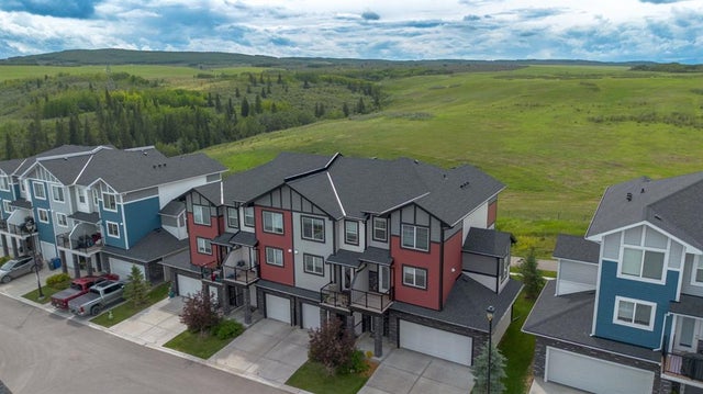 Cochrane Home for Sale: Residential Listing in Jumping Pound Ridge