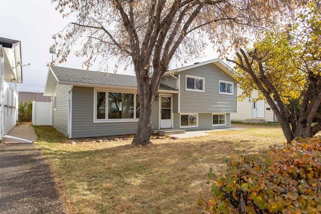 5233 47 Street, Lacombe