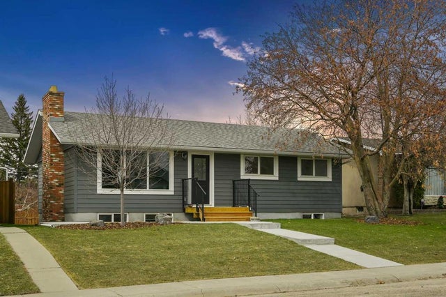 36 Maple Court Crescent Se, Calgary