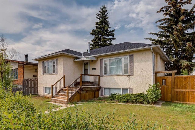 Photo for MLS®# A2240820 - home for sale at 8540 46 Avenue Northwest, Bowness, Calgary Alberta