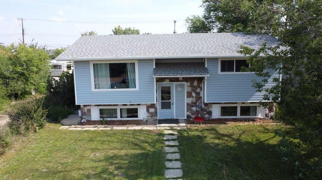 110 4 Avenue E, Oyen