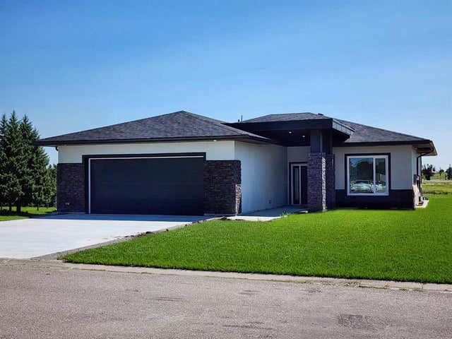 24 Tamarack Road E, Claresholm