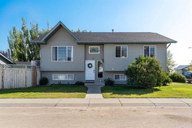 163 Strathaven Crescent, Strathmore
