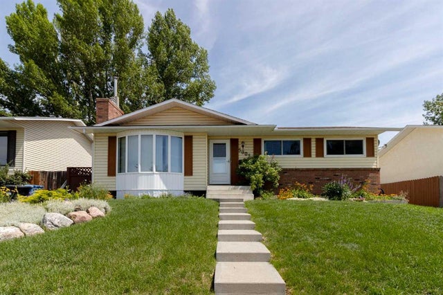Photo for MLS®# A2241129 - home for sale at 5003 Vantage Crescent Northwest, Varsity, Calgary Alberta
