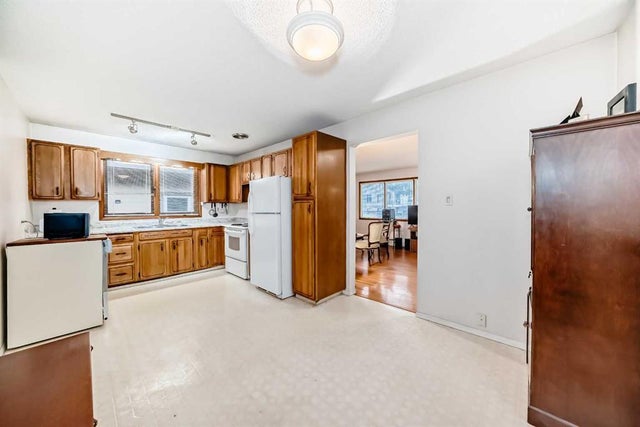 2425 2 Avenue Nw, Calgary