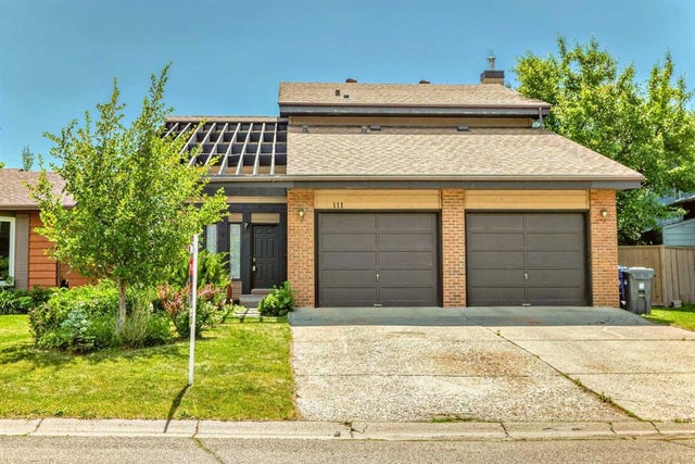 Home for Sale Located at 111 Deercross Road Southeast, Calgary, Alberta