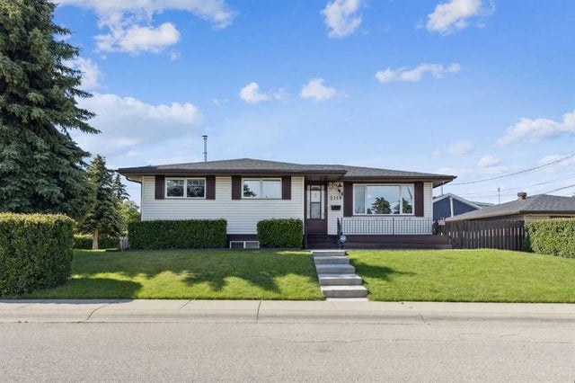Calgary Real Estate: Residential Property for Sale in Vista Heights