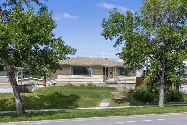 2423 37 Street Sw, Calgary