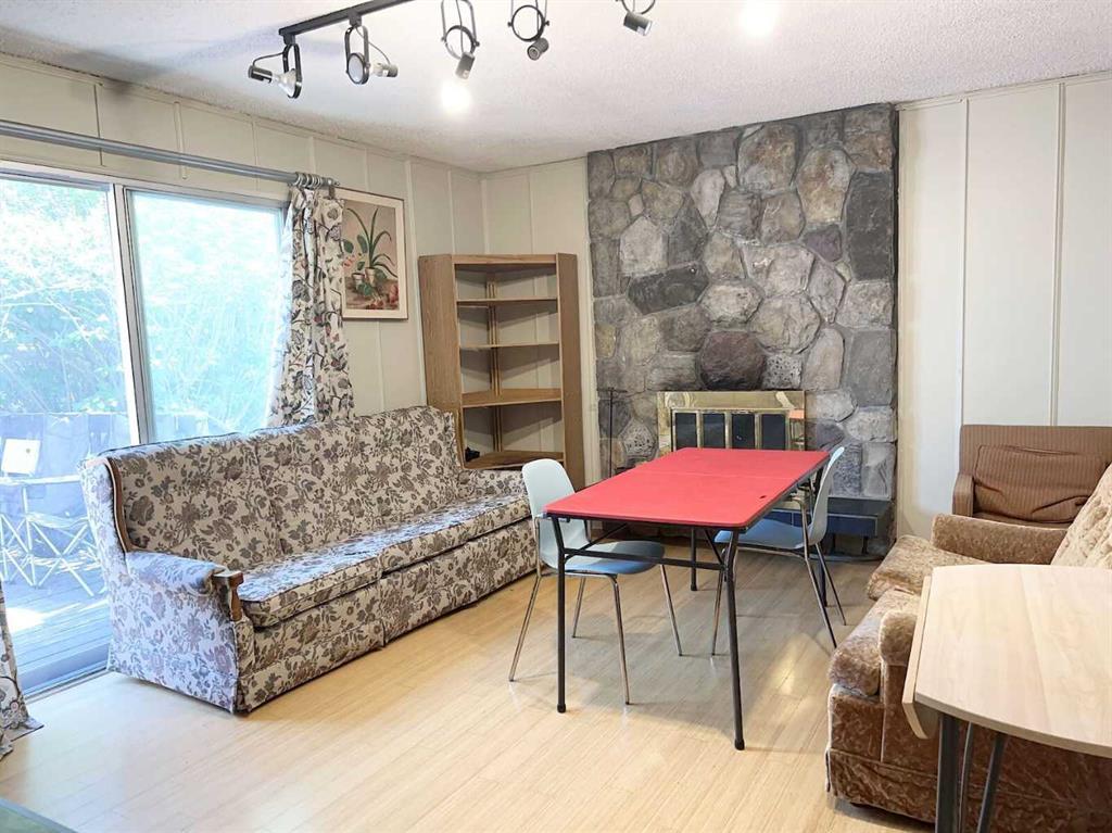 105 Valhalla Crescent Northwest, Calgary – Residential Detached Listing Photo 5