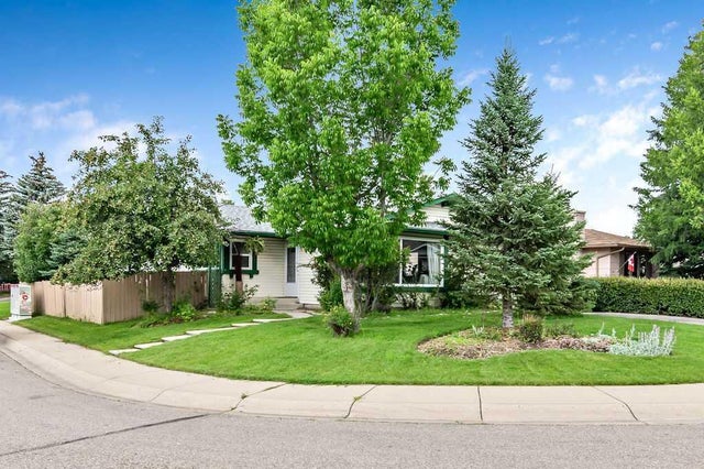 Photo for MLS®# A2242836 - home for sale at 127 Thorson Crescent, Tower Hill, Okotoks Alberta