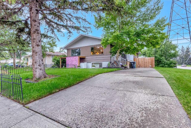 Calgary Real Estate: Residential Property for Sale in Wildwood
