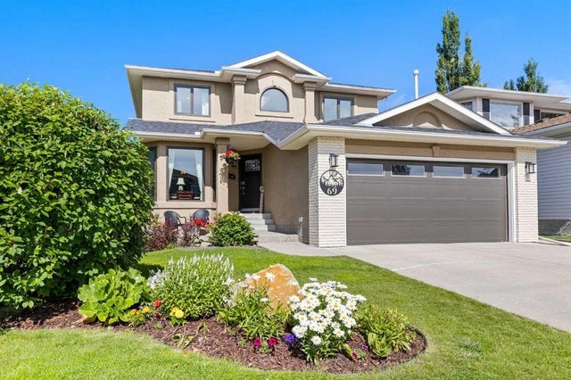 Cochrane Home for Sale: Residential Listing in GlenEagles
