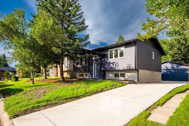 144 Deer Ridge Way Se, Calgary