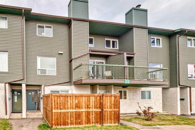 Calgary Real Estate Listing: 26, 2511 38 Street Northeast, Rundle