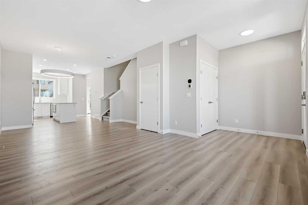 7055 Rangeview Avenue Southeast, Calgary – Residential Semi Detached Listing Photo 2