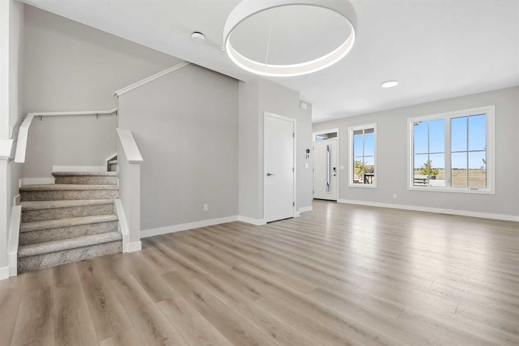 7055 Rangeview Avenue Southeast, Calgary – Residential Semi Detached Listing Photo 3