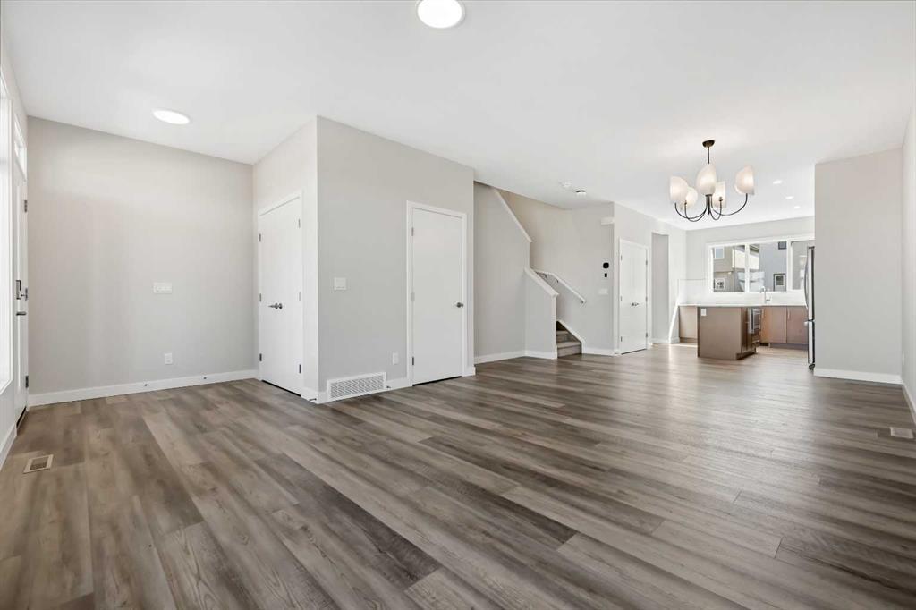 7067 Rangeview Avenue Southeast, Calgary – Residential Semi Detached Listing Photo 2