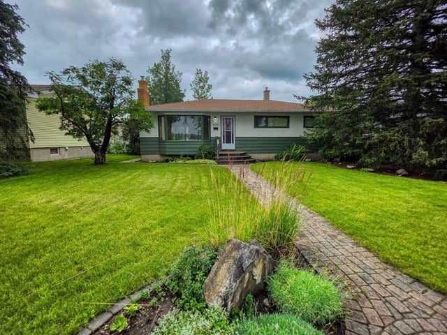 Home for Sale Located at 5108 Grove Hill Road Southwest, Calgary, Alberta