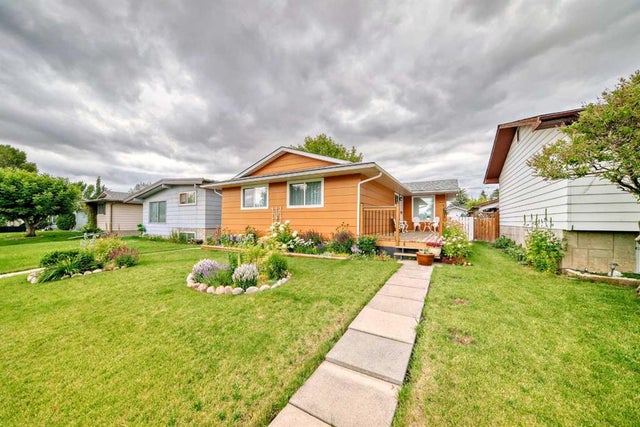 Photo for MLS®# A2244002 - home for sale at 247 Doverview Crescent Southeast, Dover, Calgary Alberta