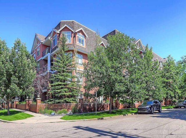 Home for Sale Located at 108, 60 24 Avenue Southwest, Calgary, Alberta
