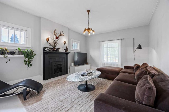 Calgary Real Estate Listing: 529 20 Avenue Southwest, Cliff Bungalow