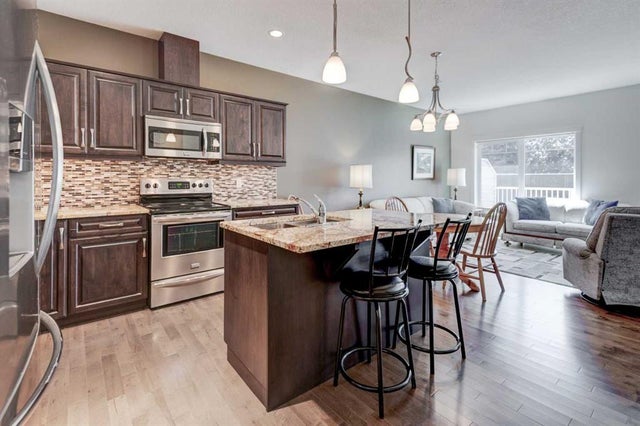 164 Cambridge Glen Drive, Strathmore