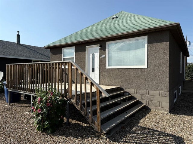 220 Railway Avenue E, Maidstone
