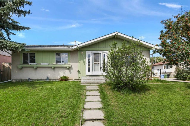 Residential Home for Sale in Calgary, Alberta
