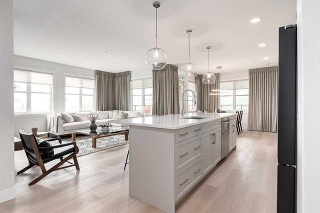 2103, 2117 81 Street Sw, Calgary