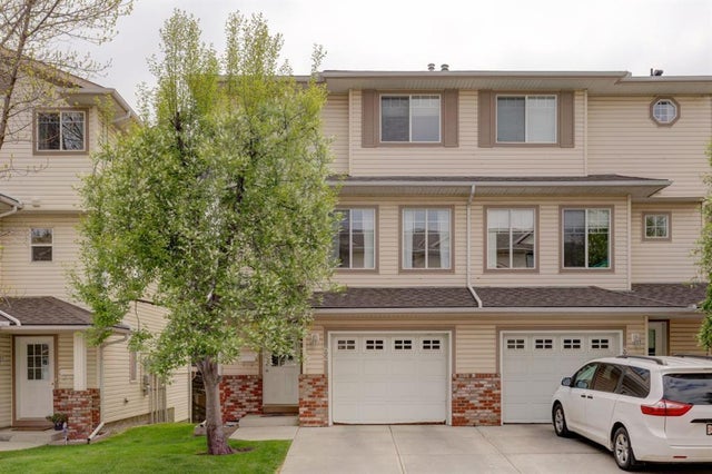 82 Country Hills Cove Nw, Calgary